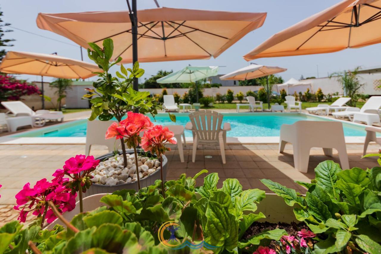 Villa Leonardo San Foca - Room, Pool & Restaurant المظهر الخارجي الصورة