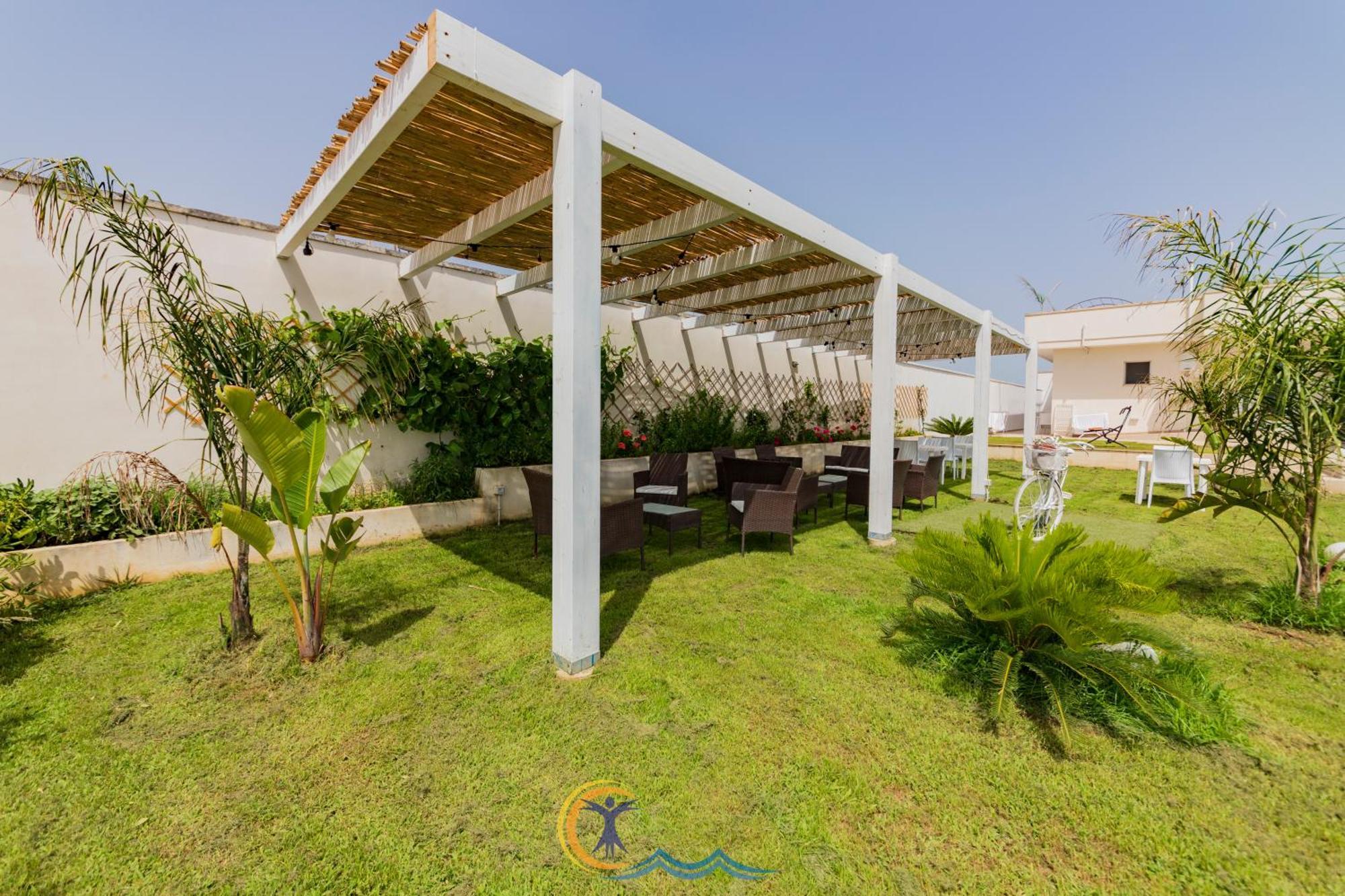 Villa Leonardo San Foca - Room, Pool & Restaurant المظهر الخارجي الصورة