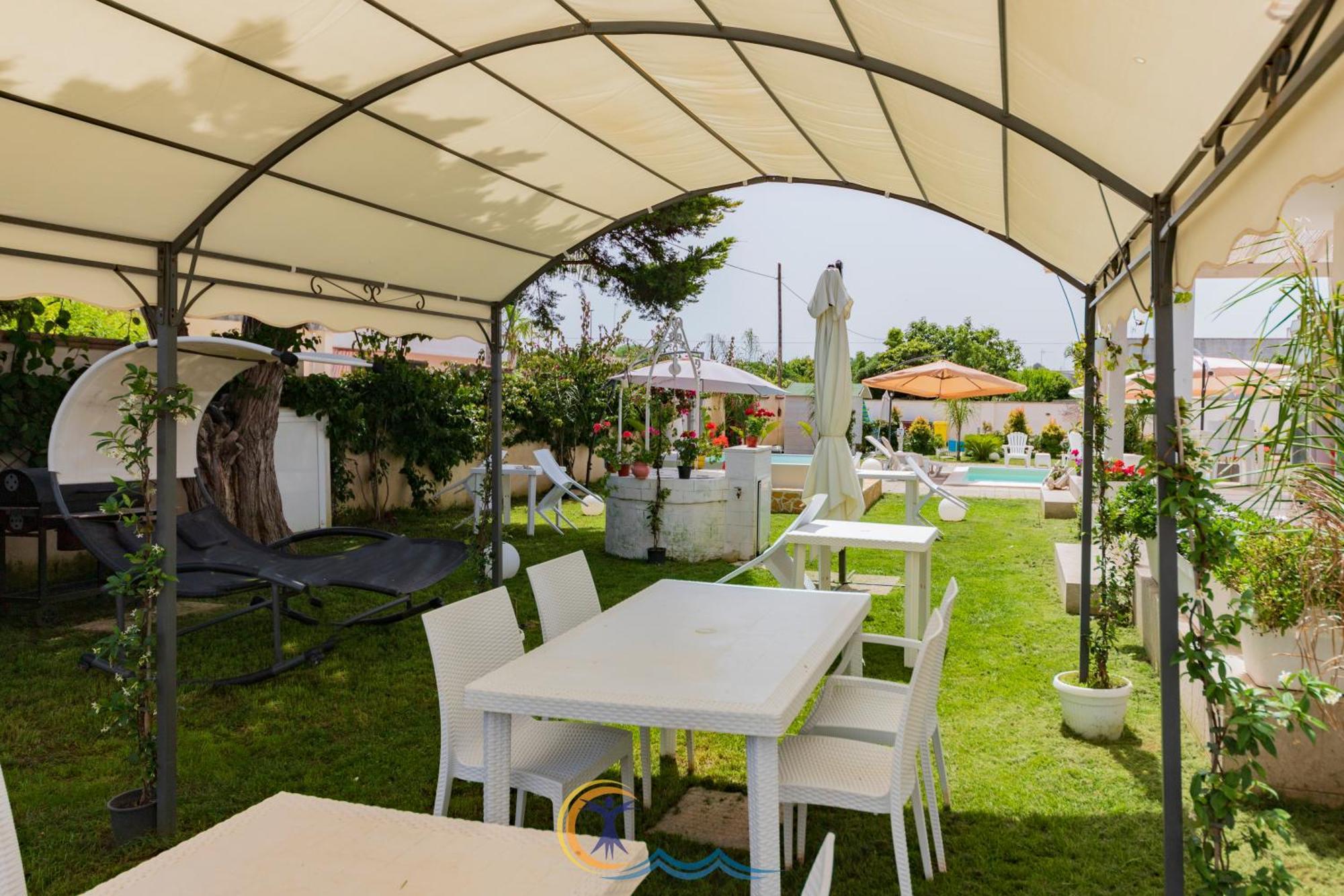 Villa Leonardo San Foca - Room, Pool & Restaurant المظهر الخارجي الصورة