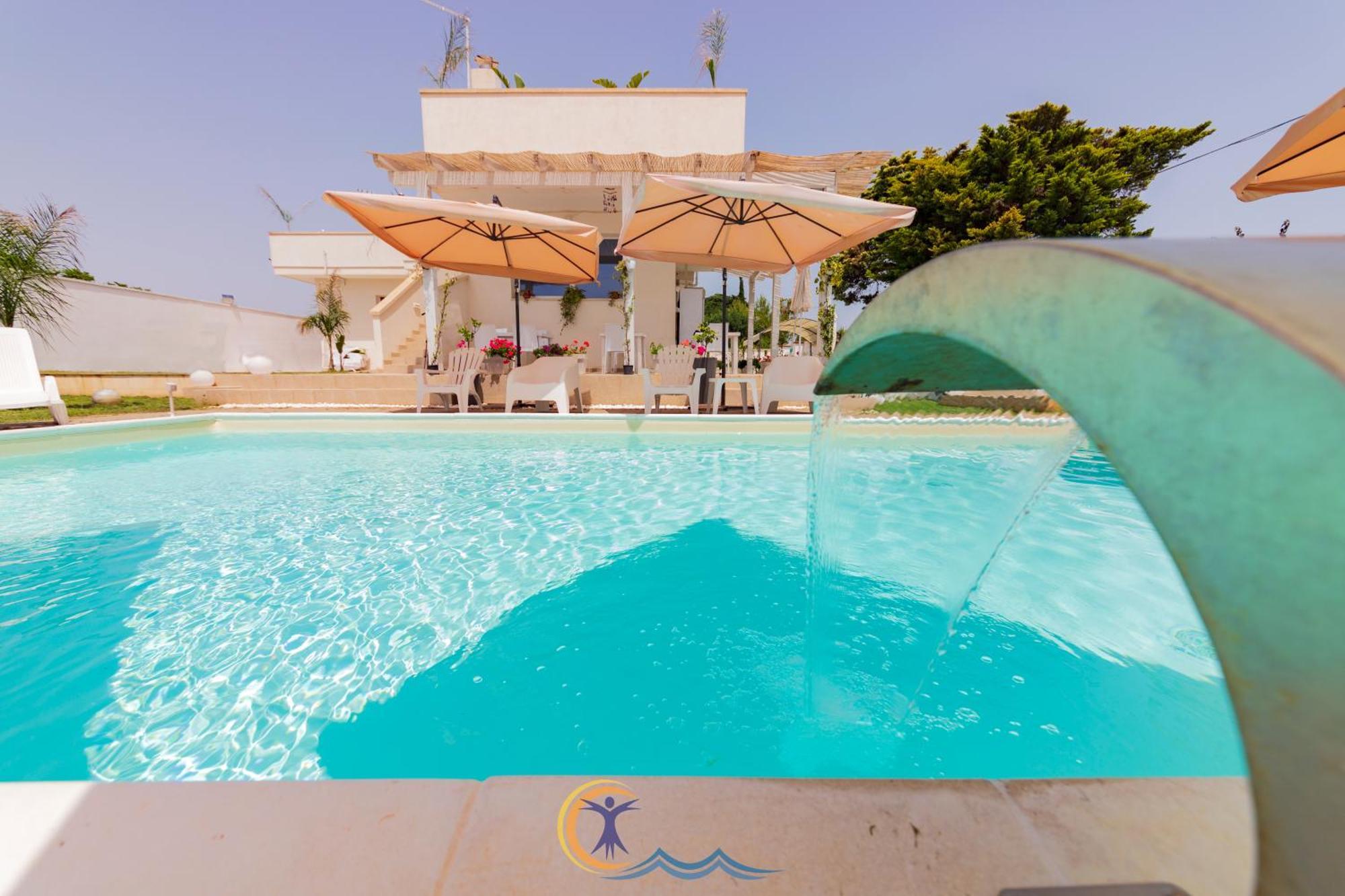 Villa Leonardo San Foca - Room, Pool & Restaurant المظهر الخارجي الصورة