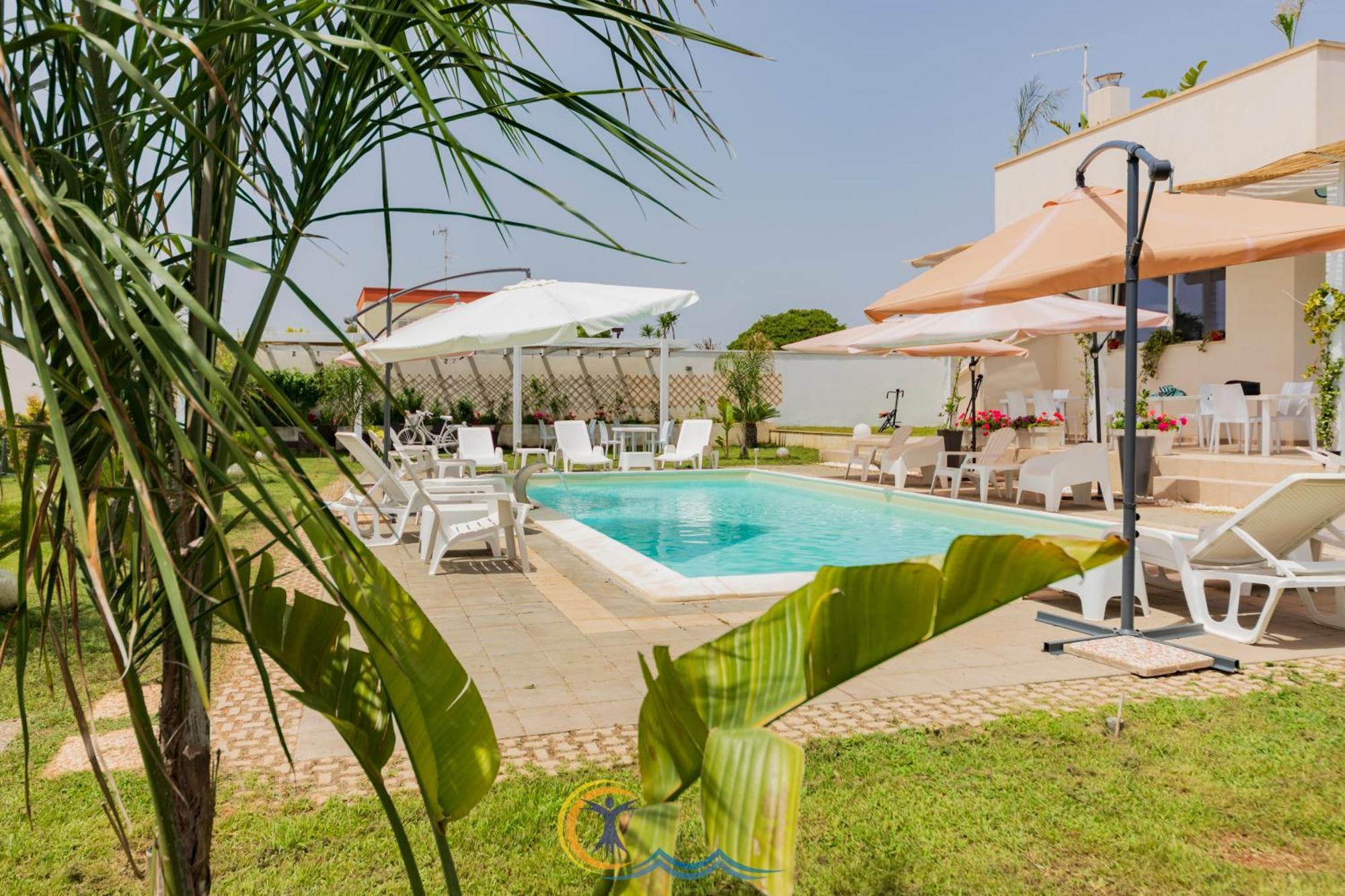 Villa Leonardo San Foca - Room, Pool & Restaurant المظهر الخارجي الصورة