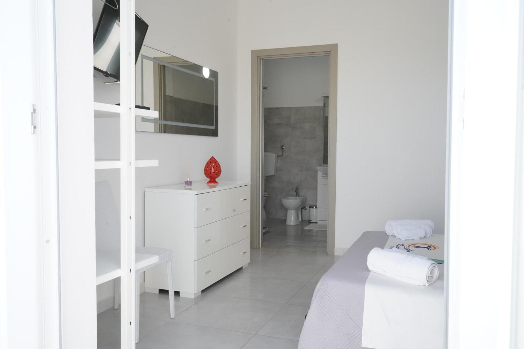 Villa Leonardo San Foca - Room, Pool & Restaurant المظهر الخارجي الصورة