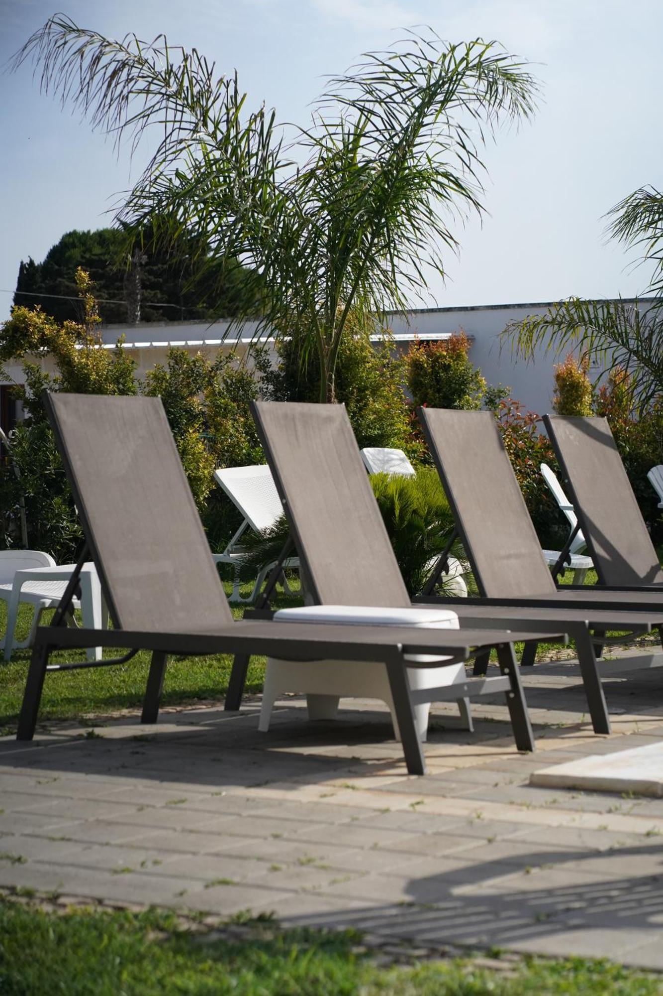 Villa Leonardo San Foca - Room, Pool & Restaurant المظهر الخارجي الصورة